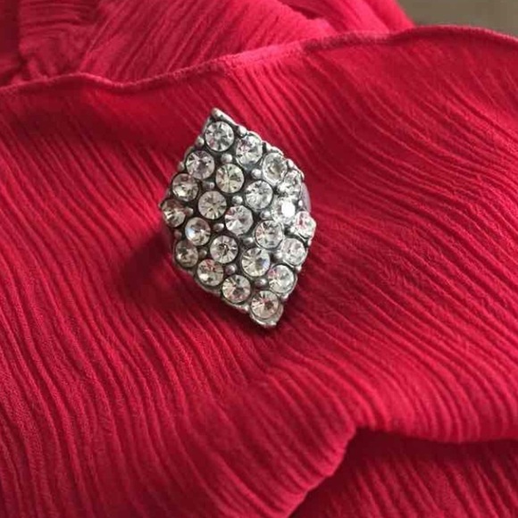 Costume Cocktail Ring - Picture 1 of 3